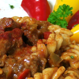 Dosen Bistro Gulasch di manzo ungherese con pasta (400g)