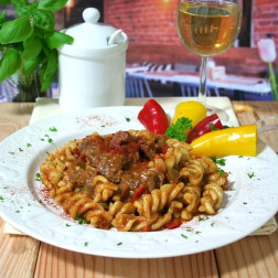 Dosen Bistro Hungarian goulash de boeuf avec des nouilles (400g)