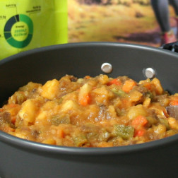 Summit beef and potato stew (118g)