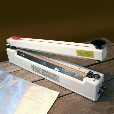 Impulse sealer with holding magnet and cutter