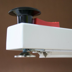 Impulse sealer with holding magnet and cutter